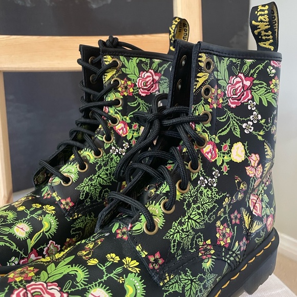 Dr Martens 1460 Floral Bloom Backhand Leather Lace Up Boots US L7 - Picture 12 of 17